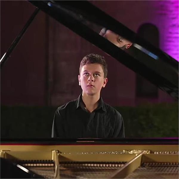 Antonio Sánchez deslumbra a todos con su virtuosismo al piano